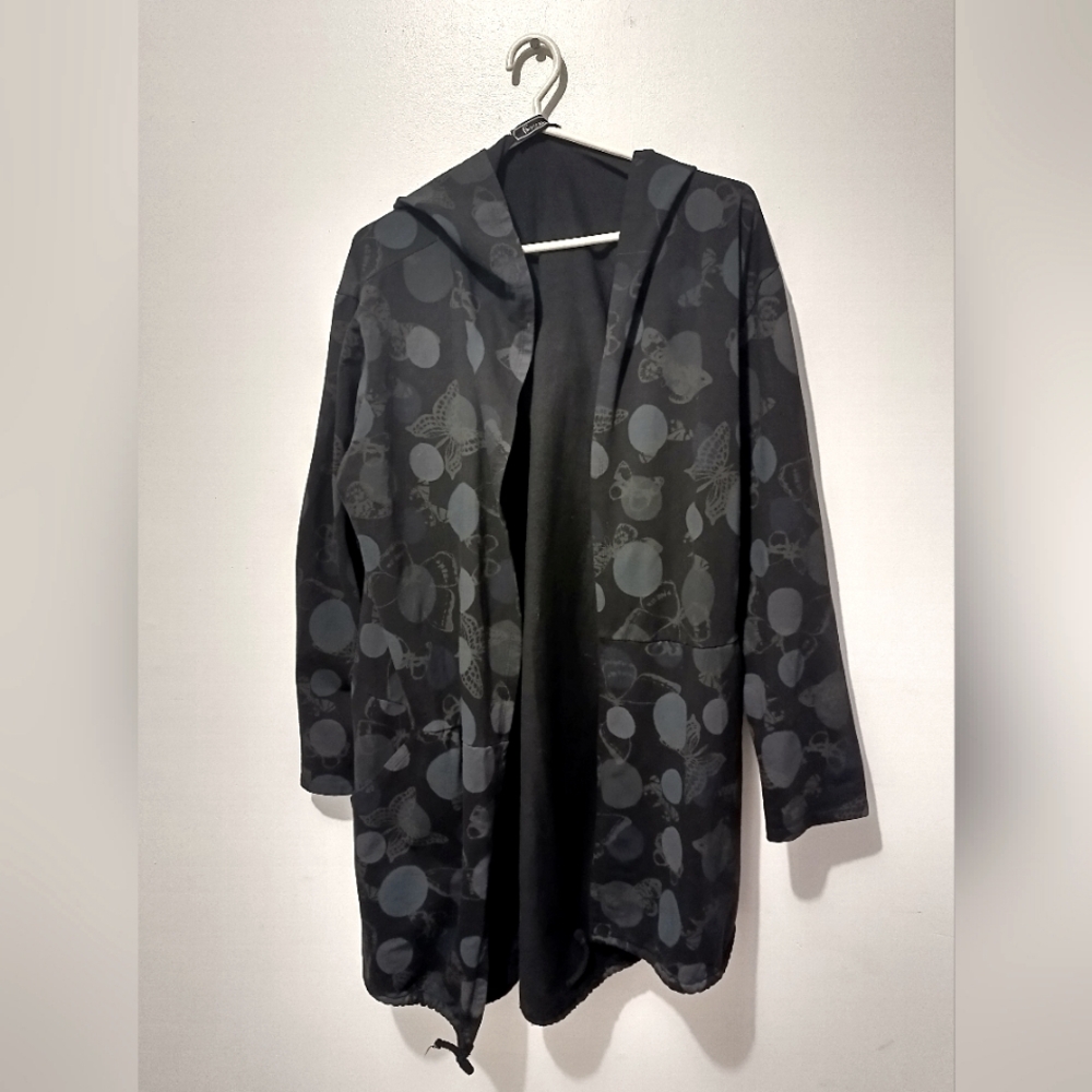 Froccella adjustable hooded cardigan with long sleeves butterfly